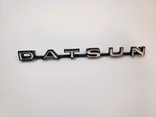 ダットサン・ダッツン　エンブレム 日産 ダットサン Datsun エンブレム DATSUN エンブレム 2個1セット