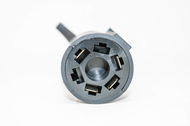 PT79189040 - Trailering: Towing, Adapter, 7-Pin\\/4-Pin for Toyota Image