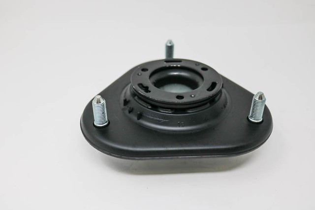 まり Amazon.com: TOYOTA 48609-47040 Suspension Strut Mount
