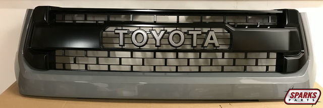 ●【訳アリ】　Tundra　他言語　１枚 2017 Toyota Tundra 2017 Toyota Tundra - Grille 53100-0C260-B2