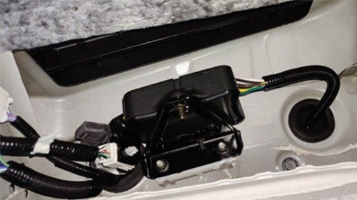 PK5D008R00 - Serviceable Components: 2021-2024 Toyota Sienna Rear Tow Trailer Hitch Converter Accessory Adapter for Toyota: Sienna Image