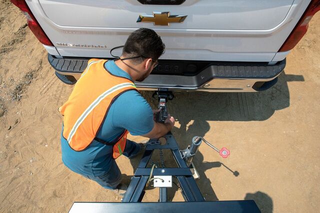 19366946 - Towing: 15,000-lb Capacity Pre-loaded Trailer Hitch by CURT™ Group for Cadillac: Escalade, Escalade ESV | Chevrolet: Colorado, Silverado 1500, Silverado 1500 LTD, Silverado 2500 HD, Silverado 3500 HD, Silverado EV, Suburban, Tahoe | GMC: Canyon, Sierra 1500, Sierra 1500 Limited, Sierra 2500 HD, Sierra 3500 HD, Sierra EV, Yukon, Yukon XL Image