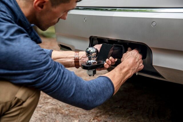 19366943 - Towing: 7,500-lb Capacity Pre-loaded Trailer Hitch by CURT™ Group for Buick: Enclave, Envision | Cadillac: Escalade, Escalade ESV, LYRIQ, XT4, XT5, XT6 | Chevrolet: Blazer, Blazer EV, Colorado, Equinox, Equinox EV, Express 1500, Express 2500, Express 3500, Express 4500, Silverado 1500, Silverado 1500 LTD, Silverado 2500 HD, Silverado 3500 HD, Silverado EV, Suburban, Suburban 3500 HD, Tahoe, Traverse | GMC: Acadia, Canyon, Savana 1500, Savana 2500, Savana 3500, Savana 4500, Sierra 1500, Sierra 1500 Limited, Sierra 2500 HD, Sierra 3500 HD, Sierra EV, Terrain, Yukon, Yukon XL Image