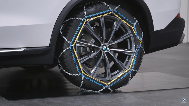 36112407484 - : BMW OEM COMFORT SNOW CHAINS for BMW: 230i, 840i, M2, M240i, M340i, M4, M5, M8, X3, X4, X5, X6, X7, Z4 Image