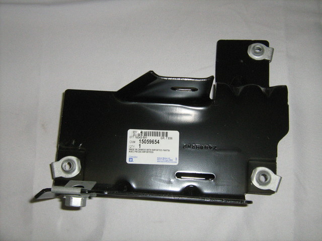 15059654 - Body: Inner Bracket for Chevrolet: Avalanche 1500, Avalanche 2500, Silverado 1500, Silverado 1500 Classic, Silverado 1500 HD, Silverado 1500 HD Classic, Silverado 2500, Silverado 2500 HD, Silverado 2500 HD Classic, Silverado 3500, Silverado 3500 Classic, Silverado 3500 HD Image