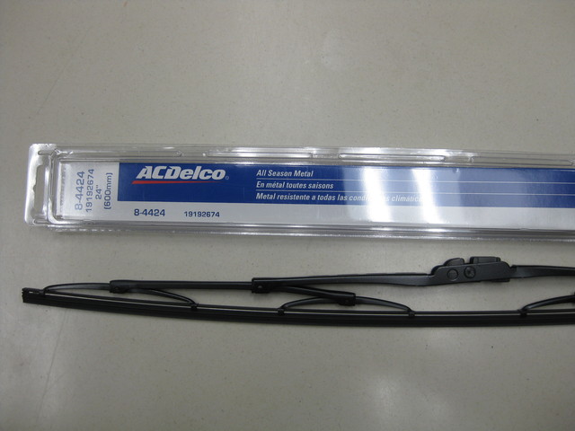 19192674 - : Conventional Wiper Blade, 24 In for GM Image
