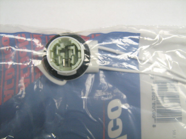 19258649 - Electrical: Socket for Cadillac: Escalade, Escalade EXT | Chevrolet: Avalanche 1500, Avalanche 2500, Silverado 1500, Silverado 1500 Classic, Silverado 1500 HD, Silverado 1500 HD Classic, Silverado 2500, Silverado 2500 HD, Silverado 2500 HD Classic, Silverado 3500, Silverado 3500 Classic, Silverado 3500 HD, Suburban 1500, Suburban 2500, Tahoe | GMC: Yukon, Yukon XL 1500, Yukon XL 2500 Image