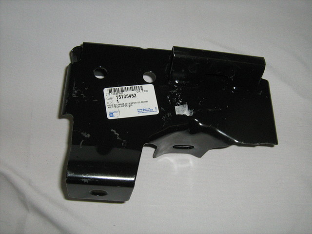 15135452 - Body: Center Brace for GMC: Sierra 1500, Sierra 1500 Classic, Sierra 1500 HD, Sierra 1500 HD Classic, Sierra 2500, Sierra 2500 HD, Sierra 2500 HD Classic, Sierra 3500, Sierra 3500 Classic, Sierra 3500 HD Image