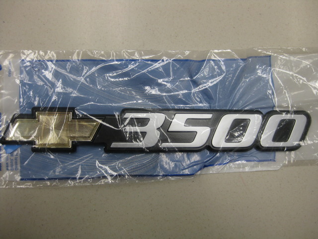 15126053 - Accessories: Door Emblem for GM Image