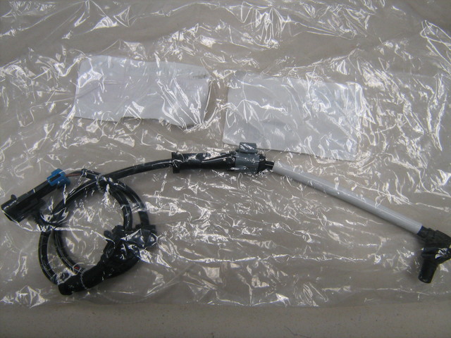 19300584 - : ABS Wheel Speed Sensor for Chevrolet: Avalanche 2500, Express 1500, Silverado 1500 HD, Silverado 1500 HD Classic, Silverado 2500, Silverado 2500 HD, Silverado 2500 HD Classic, Silverado 3500, Silverado 3500 Classic, Suburban 2500 | GMC: Savana 1500, Sierra 1500 HD, Sierra 1500 HD Classic, Sierra 2500, Sierra 2500 HD, Sierra 2500 HD Classic, Sierra 3500, Sierra 3500 Classic, Yukon XL 2500 | Hummer: H2 Image