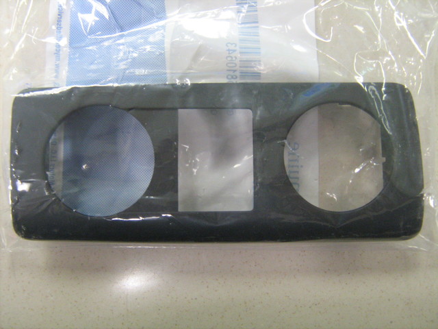 25810643 - Body: Switch Bezel for Chevrolet: Avalanche, Silverado 1500, Silverado 2500 HD, Silverado 3500 HD, Suburban 1500, Suburban 2500, Tahoe | GMC: Sierra 1500, Sierra 2500 HD, Sierra 3500 HD, Yukon, Yukon XL 1500, Yukon XL 2500 Image