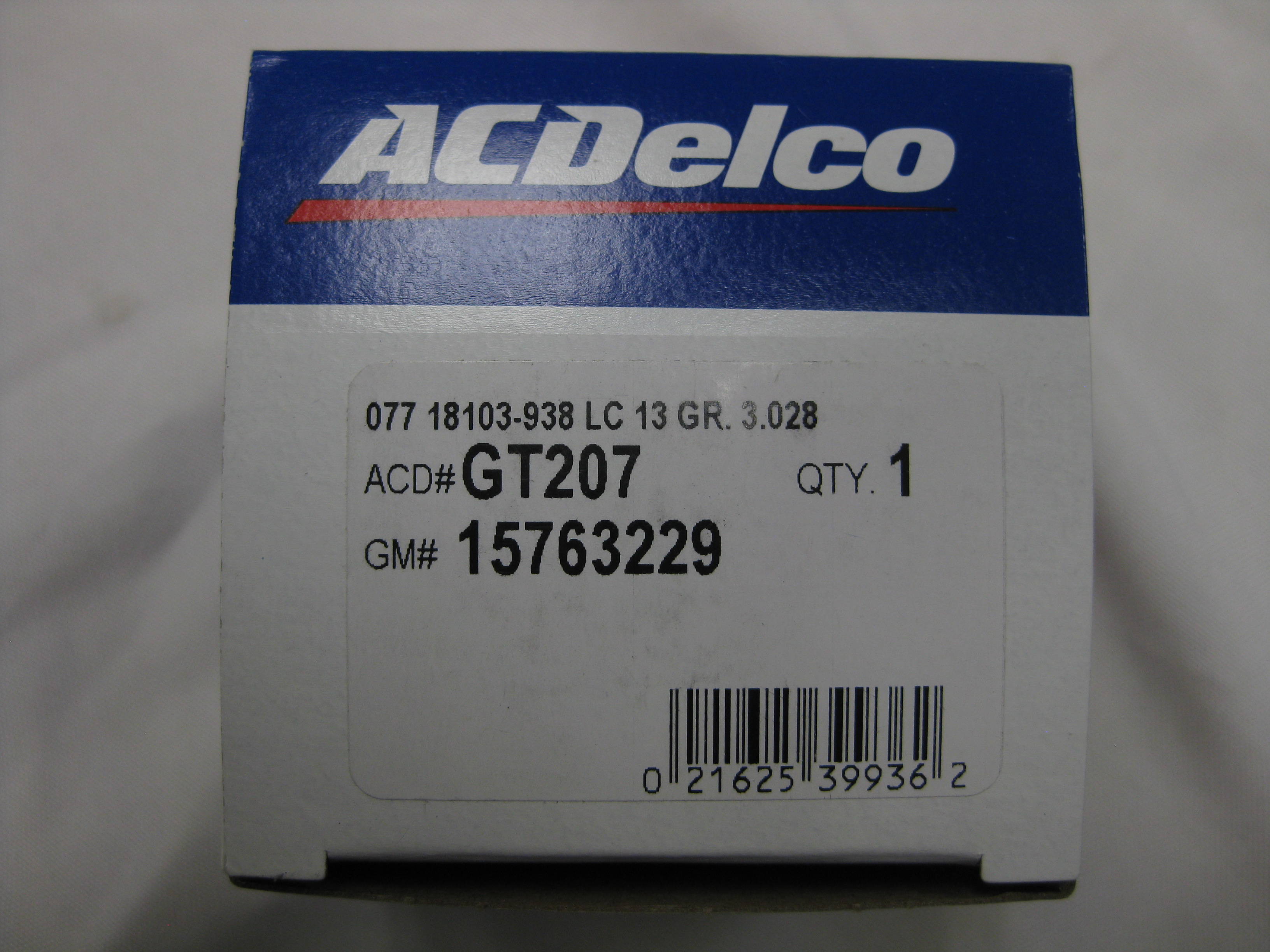 15763229 - Fuel System: Fuel Tank Cap for Buick: Electra, LeSabre, Regal, Riviera | Cadillac: DeVille, Eldorado, Fleetwood, Seville | Chevrolet: C1500, C2500, C3500, C3500HD, Caprice, Express 2500, Express 3500, Impala, K1500 Pickup, K2500 Pickup, K3500 Pickup, Monte Carlo, P30, Silverado 2500 HD, Silverado 3500, Suburban C1500, Suburban C2500, Suburban K1500, Suburban K2500, Tahoe | GMC: C1500 Pickup, C2500 Pickup, C3500 Pickup, C3500HD, K1500 Pickup, K2500 Pickup, K3500 Pickup, P3500, Savana 2500, Savana 3500, Sierra 2500 HD, Sierra 3500, Suburban C1500, Suburban C2500, Suburban K1500, Suburban K2500, Yukon | Oldsmobile: 98, Custom Cruiser, Cutlass Ciera, Cutlass Cruiser, Cutlass Salon, Cutlass Supreme, Delta 88, Toronado | Pontiac: Parisienne Image