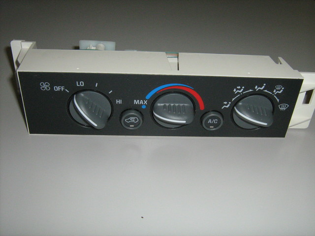 9378815 - Body: Heater Control for Cadillac: Escalade | Chevrolet: C1500, C2500, C3500, C3500HD, K1500 Pickup, K2500 Pickup, K3500 Pickup, Suburban C1500, Suburban C2500, Suburban K1500, Suburban K2500, Tahoe | GMC: C1500 Pickup, C2500 Pickup, C3500 Pickup, C3500HD, K1500 Pickup, K2500 Pickup, K3500 Pickup, Suburban C1500, Suburban C2500, Suburban K1500, Suburban K2500, Yukon Image