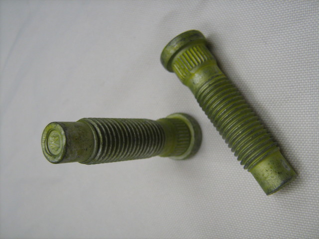 9595178 - Brakes: Wheel Stud for Buick: Century, LaCrosse, LeSabre, Lucerne, Park Avenue, Rainier, Regal, Rendezvous, Riviera, Skylark, Terraza | Cadillac: DeVille, DTS, Eldorado, Seville, STS | Chevrolet: Blazer, Camaro, Cavalier, Cobalt, Colorado, Equinox, HHR, Impala, Impala Limited, Lumina APV, Malibu, Monte Carlo, S10, SSR, Trailblazer, Trailblazer EXT, Uplander, Venture, Volt | GMC: Canyon, Envoy, Envoy XL, Envoy XUV, Jimmy, Sonoma | Hummer: H3, H3T | Oldsmobile: Alero, Aurora, Bravada, Cutlass, Intrigue, Silhouette | Pontiac: Aztek, Bonneville, Firebird, G5, G6, Grand Am, Grand Prix, Montana, Sunfire, Torrent, Trans Sport | Saturn: Aura, Ion, Relay, SC, SC1, SC2, SL, SL1, SL2, SW1, SW2, Vue Image