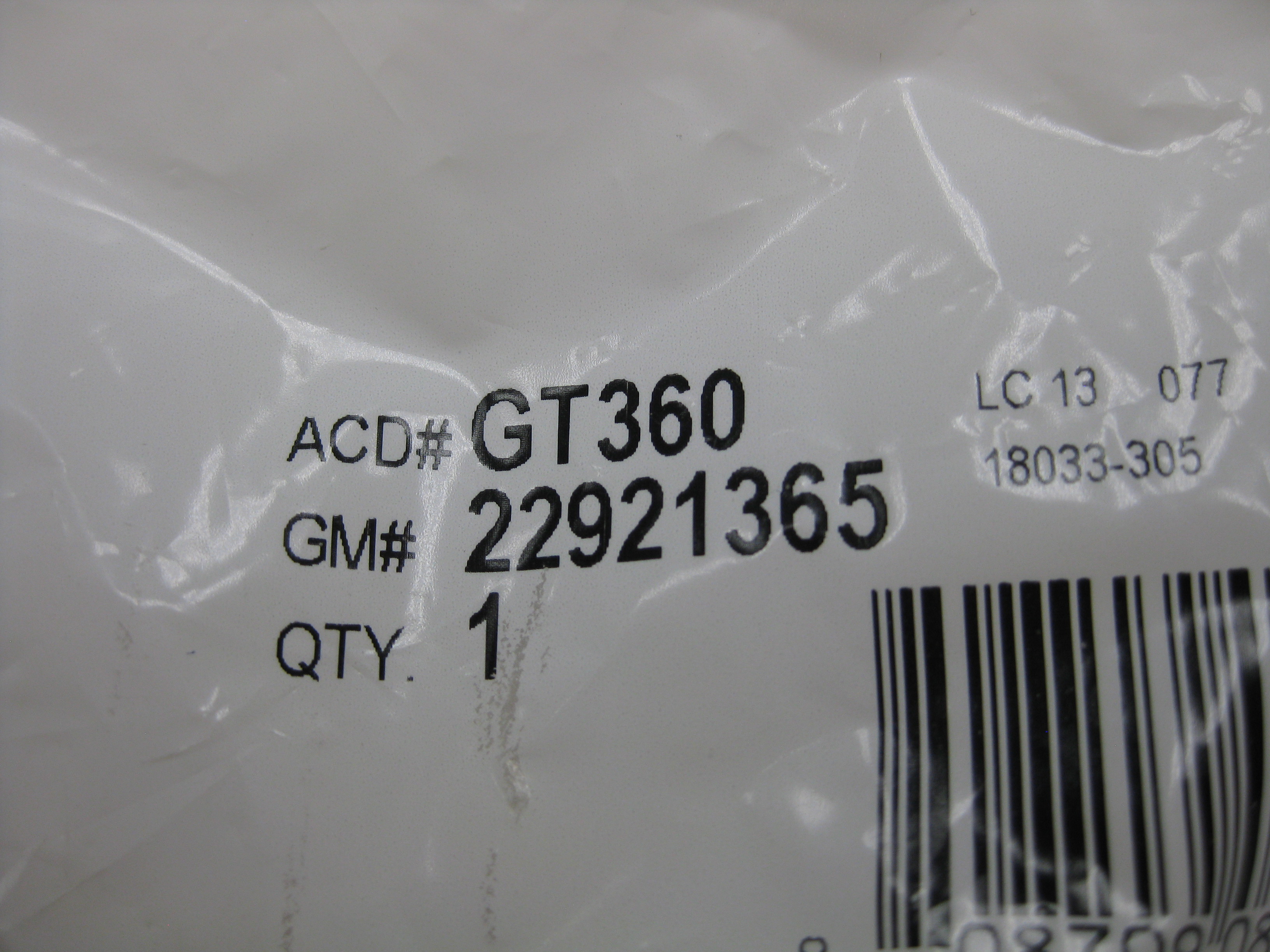 22921365 - Fuel System: Fuel Cap for Cadillac: Escalade, Escalade ESV | Chevrolet: Express 1500, Express 2500, Express 3500, Express 4500, LCF 3500, LCF 3500HG, Silverado 1500, Silverado 1500 LTD, Silverado 2500 HD, Silverado 3500 HD, Suburban, Suburban 3500 HD, Tahoe, Trailblazer | GMC: Savana 1500, Savana 2500, Savana 3500, Savana 4500, Sierra 1500, Sierra 1500 Limited, Sierra 2500 HD, Sierra 3500 HD, Yukon, Yukon XL Image