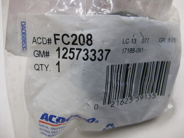 12573337 - Engine: Filler Cap for Buick: LaCrosse, LeSabre, Lucerne, Park Avenue, Rainier, Regal | Cadillac: DeVille, DTS, Eldorado, Escalade, Escalade ESV, Escalade EXT, Seville | Chevrolet: Avalanche, Avalanche 1500, Avalanche 2500, Blazer, C1500, Colorado, Express 1500, Express 2500, Express 3500, Express 4500, Impala, K1500 Pickup, LCF 3500, Malibu, Monte Carlo, S10, Silverado 1500, Silverado 1500 Classic, Silverado 1500 HD, Silverado 1500 HD Classic, Silverado 2500, Silverado 2500 HD, Silverado 2500 HD Classic, Silverado 3500, Silverado 3500 Classic, Silverado 3500 HD, SSR, Suburban 1500, Suburban 2500, Tahoe, Trailblazer, Trailblazer EXT | GMC: C1500 Pickup, Canyon, Envoy, Envoy XL, Envoy XUV, Jimmy, K1500 Pickup, Savana 1500, Savana 2500, Savana 3500, Savana 4500, Sierra 1500, Sierra 1500 Classic, Sierra 1500 HD, Sierra 1500 HD Classic, Sierra 2500, Sierra 2500 HD, Sierra 2500 HD Classic, Sierra 3500, Sierra 3500 Classic, Sierra 3500 HD, Sonoma, Suburban K2500, Yukon, Yukon XL 1500, Yukon XL 2500 | Hummer: H2, H3, H3T | Oldsmobile: Aurora, Bravada, Intrigue | Pontiac: Bonneville, G6, G8, Grand Prix Image