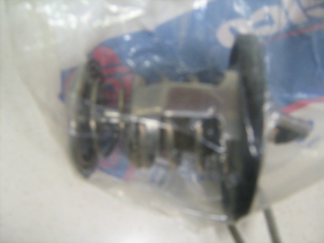 89018168 - Cooling System: Engine Coolant Thermostat for Buick: Rainier | Cadillac: CTS, Escalade, Escalade ESV, Escalade EXT | Chevrolet: Avalanche, Camaro, Caprice, Colorado, Corvette, Express 1500, Express 2500, Express 3500, Express 4500, LCF 3500, LCF 3500HG, Silverado 1500, Silverado 1500 Classic, Silverado 1500 HD Classic, Silverado 1500 LTD, Silverado 2500 HD, Silverado 2500 HD Classic, Silverado 3500 Classic, Silverado 3500 HD, SS, Suburban, Suburban 1500, Suburban 2500, Suburban 3500 HD, Tahoe, Trailblazer | GMC: Canyon, Envoy, Savana 1500, Savana 2500, Savana 3500, Savana 4500, Sierra 1500, Sierra 1500 Classic, Sierra 1500 HD Classic, Sierra 1500 Limited, Sierra 2500 HD, Sierra 2500 HD Classic, Sierra 3500 Classic, Sierra 3500 HD, Yukon, Yukon XL, Yukon XL 1500, Yukon XL 2500 | Hummer: H2, H3, H3T | Pontiac: G8 Image