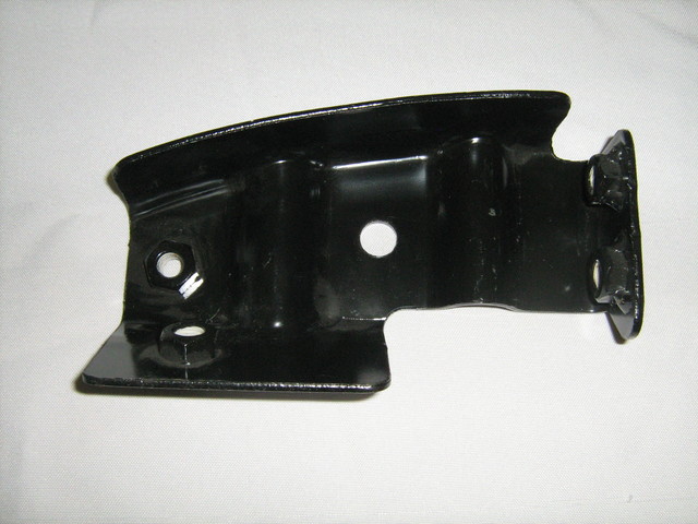 15098995 - Body: Outer Bracket for GMC: Sierra 1500, Sierra 1500 Classic, Sierra 1500 HD, Sierra 1500 HD Classic, Sierra 2500, Sierra 2500 HD, Sierra 2500 HD Classic, Sierra 3500, Sierra 3500 Classic, Sierra 3500 HD Image