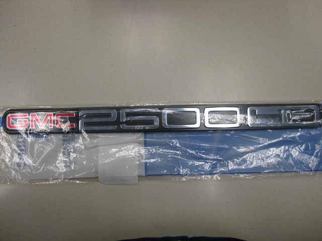 15114056 - Body: Nameplate for GMC: Sierra 2500, Sierra 2500 HD, Sierra 2500 HD Classic Image