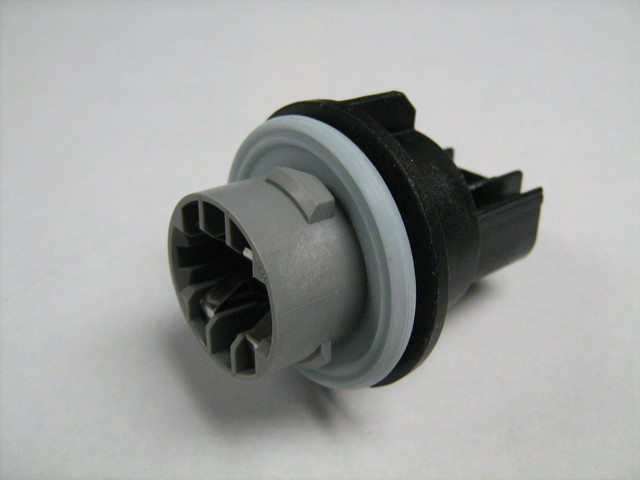 15871374 - : Run Lamp Bulb Socket for GM Image