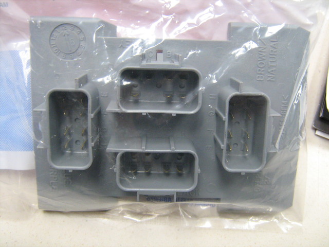 15304995 - Electrical: Junction Block for Cadillac: Escalade | Chevrolet: Silverado 1500, Silverado 1500 Classic, Silverado 1500 HD, Silverado 1500 HD Classic, Silverado 2500, Silverado 2500 HD, Silverado 2500 HD Classic, Silverado 3500, Silverado 3500 Classic, Silverado 3500 HD, Tahoe | GMC: Sierra 1500, Sierra 1500 Classic, Sierra 1500 HD, Sierra 1500 HD Classic, Sierra 2500, Sierra 2500 HD, Sierra 2500 HD Classic, Sierra 3500, Sierra 3500 Classic, Sierra 3500 HD, Yukon | Hummer: H2 Image