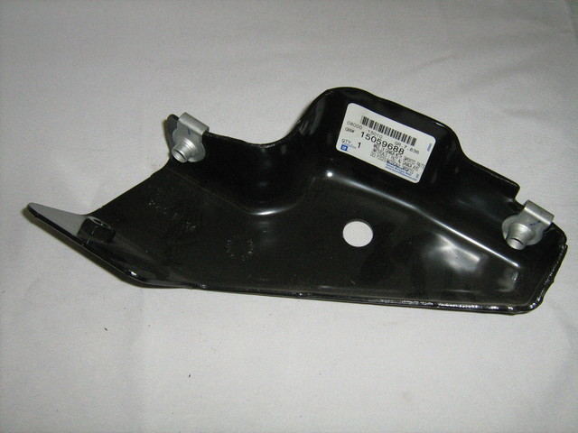 15059688 - Body: Side Bracket for Chevrolet: Avalanche 1500, Avalanche 2500, Silverado 1500, Silverado 1500 Classic, Silverado 1500 HD, Silverado 1500 HD Classic, Silverado 2500, Silverado 2500 HD, Silverado 2500 HD Classic, Silverado 3500, Silverado 3500 Classic, Silverado 3500 HD Image