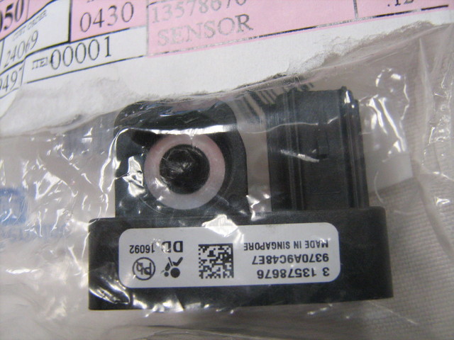 13578676 - : Ft Impact Sensor for Cadillac: Escalade, Escalade ESV | Chevrolet: Silverado 1500, Silverado 1500 LD, Silverado 2500 HD, Silverado 3500 HD, Suburban, Suburban 3500 HD, Tahoe | GMC: Sierra 1500, Sierra 1500 Limited, Sierra 2500 HD, Sierra 3500 HD, Yukon, Yukon XL Image