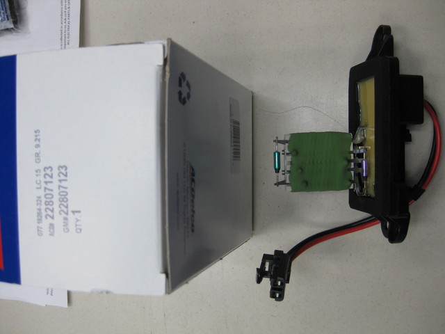 22807123 - HVAC: Resistor for Cadillac: Escalade, Escalade ESV, Escalade EXT | Chevrolet: Avalanche 1500, Avalanche 2500, Silverado 1500, Silverado 1500 Classic, Silverado 1500 HD, Silverado 1500 HD Classic, Silverado 2500, Silverado 2500 HD, Silverado 2500 HD Classic, Silverado 3500, Silverado 3500 Classic, Silverado 3500 HD, Suburban 1500, Suburban 2500, Tahoe | GMC: Sierra 1500, Sierra 1500 Classic, Sierra 1500 HD, Sierra 1500 HD Classic, Sierra 2500, Sierra 2500 HD, Sierra 2500 HD Classic, Sierra 3500, Sierra 3500 Classic, Sierra 3500 HD, Yukon, Yukon XL 1500, Yukon XL 2500 Image