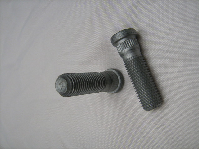9591921 - Brakes: Wheel Stud for GM Image