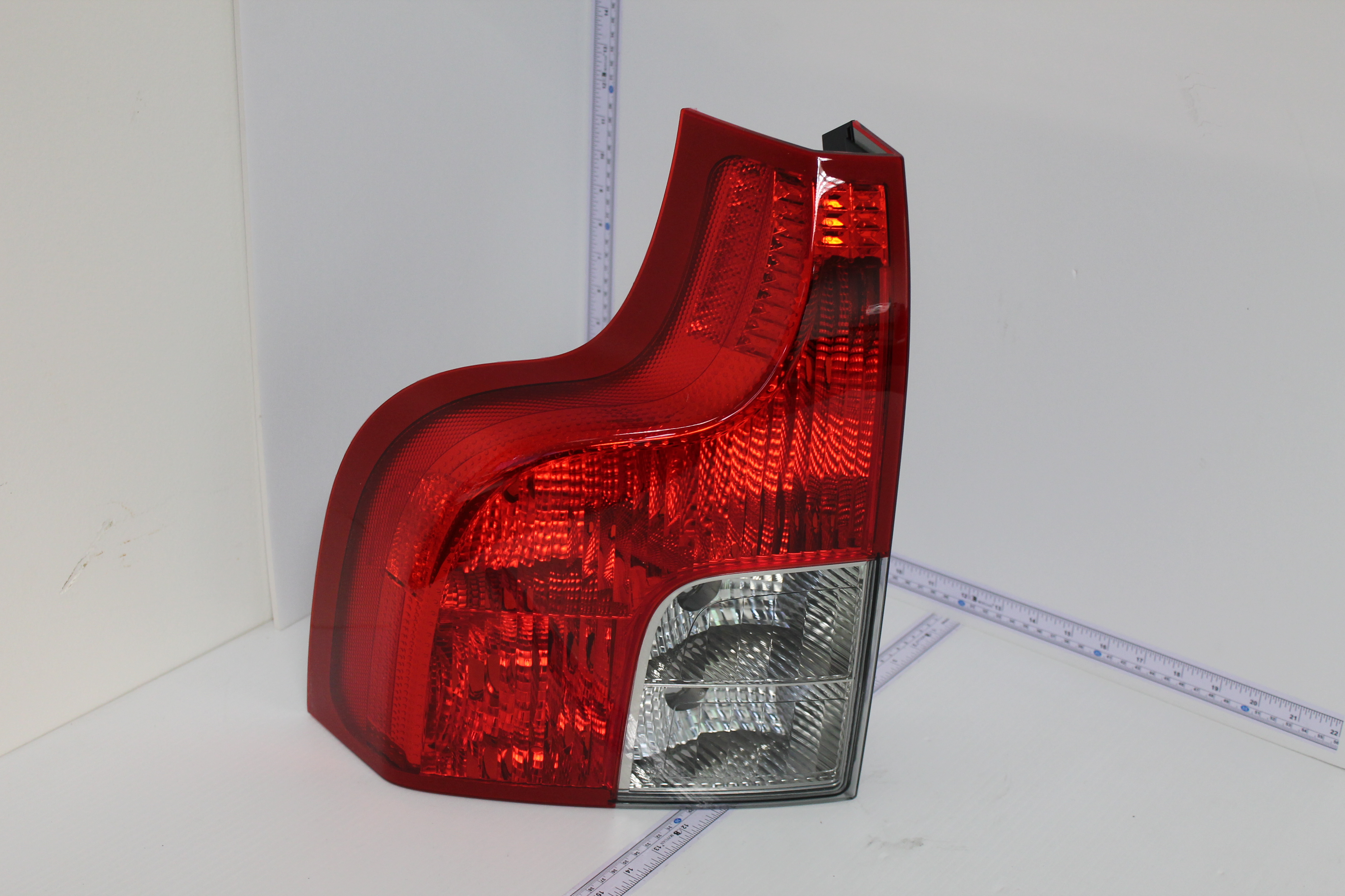 31213381 - : Tail Light Assembly for Volvo Image