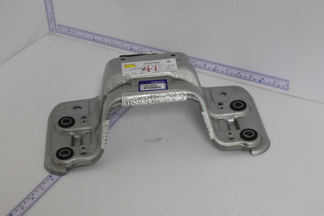 ウツボ 31367497 - Cross-Member 2003-2014 Volvo | Euro Parts 4 Less