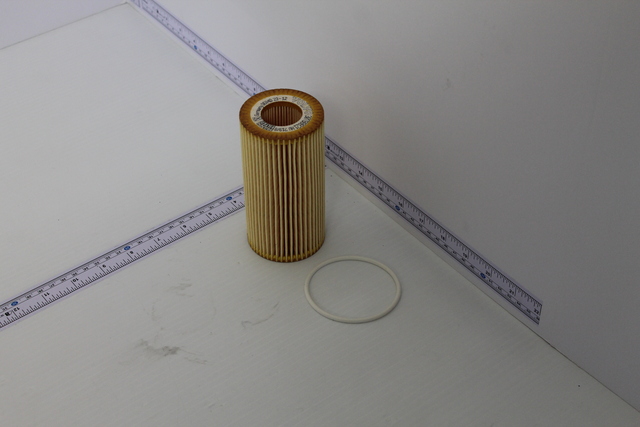 8692305 - : Oil Filter for Volvo: C30, C70, S40, S60, S60 Cross Country, V50, V60, V60 Cross Country, XC60, XC70 Image