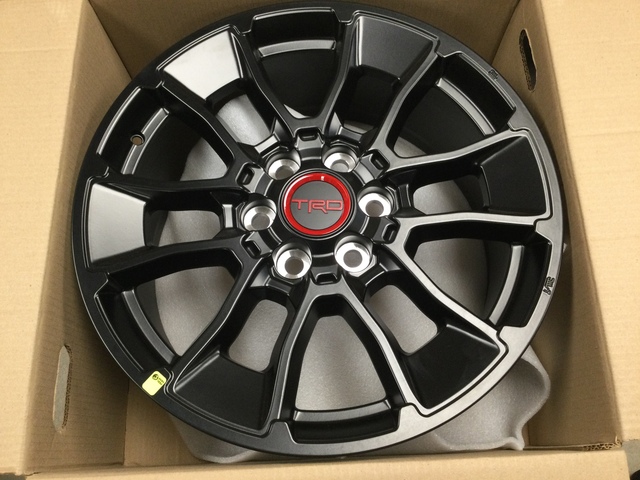 2/2[新品] TOYOTA TRD 純正 R17 6x139.7 2/2[新品] TOYOTA TRD 純正 R17 6x139.7 Like New 17
