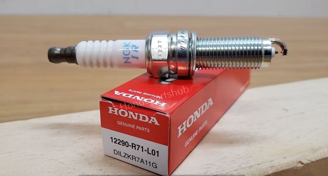どどど Amazon.com: Genuine Honda 12290-R1A-A01 Spark Plug
