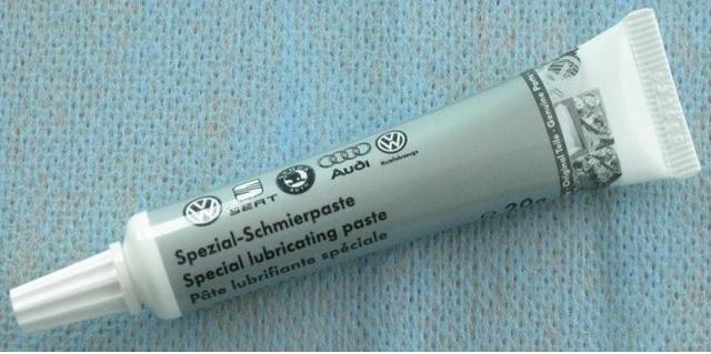 G052141A2 - : Special lubricating paste grease for Audi Image