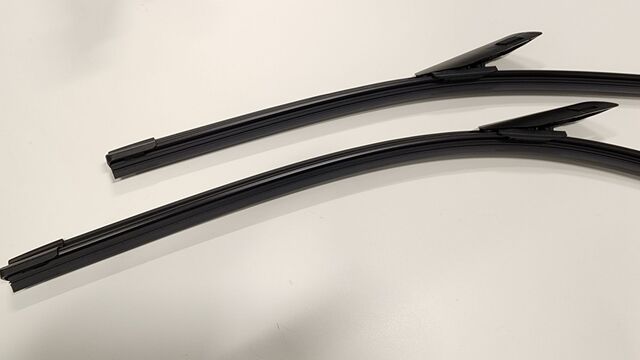 BLADE98V8 16×19 2本(スペック計測済)➕ガット貼り➕新品グリップ Amazon | Wilson Blade 98 テニスラケット 16x19 v8 全米