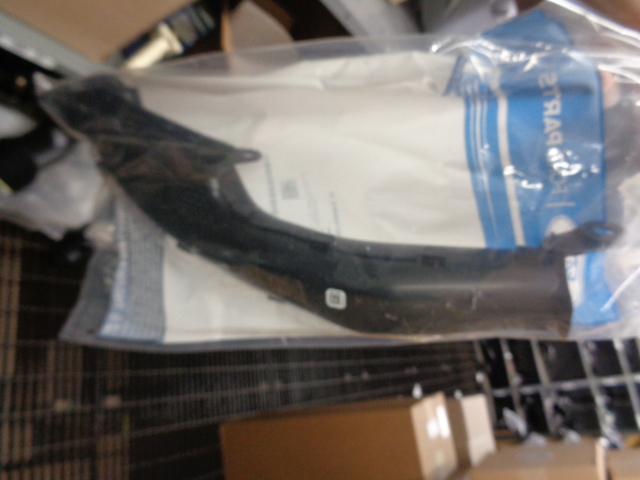 CP9Z9A624B - : Engine Air Intake Hose for Ford Image