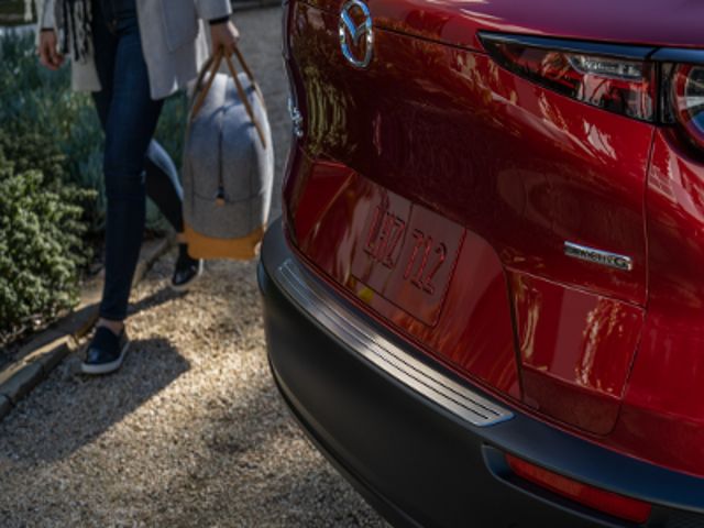 DGH9V4080B - Exterior: Rear Bumper Guard Dio for Mazda Image