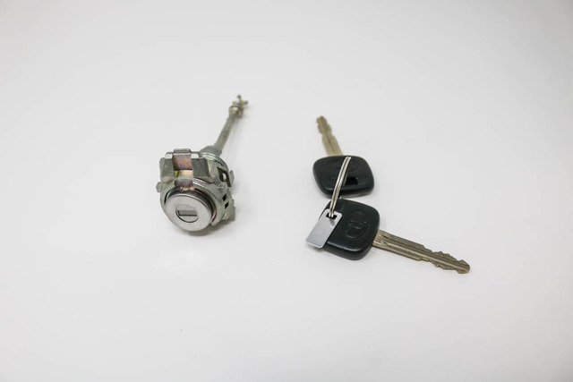 69052-0R050 - Door Lock Cylinder 2013-2018 Toyota RAV4 | Longo
