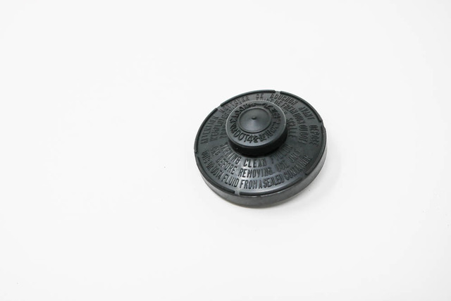 Apple - れみ Amazon.com: Brake Master Cylinder Fluid Reservoir Cap