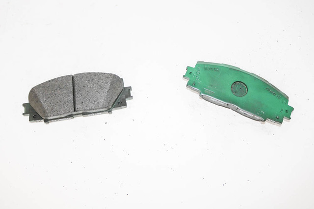 切手 04465-47070 - Brake Pads Front 2010-2015 Toyota | Longo