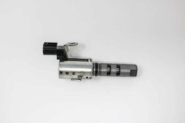 15330-0P010 - Engine Variable Valve Timing (Vvt) Solenoid 2003