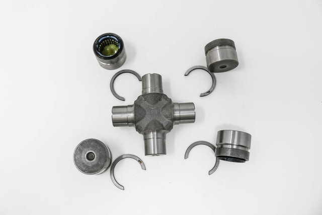 04371-60100 - Universal Joint 1984-2015 Toyota | Longo