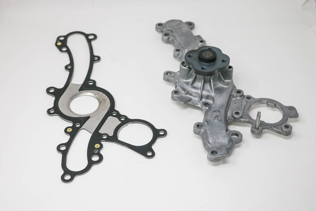 1610009560 New water Pump for Toyota Corolla Scion xD 1.8L