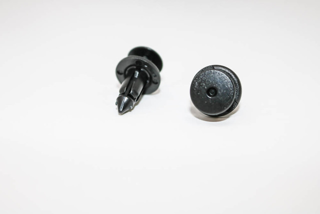 75867-30120 - Rocker Panel Molding Clip 2006-2025 Toyota | Longo Toyota ...