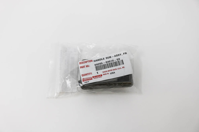 69205-04010-E0 - Interior Door Handle 1995-2000 Toyota Tacoma | Longo ...