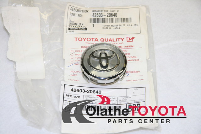4260320640 - Suspension: Center Cap for Toyota: Celica, MR2 Spyder Image